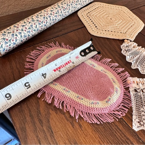 Vintage dollhouse decor accessories rug curtains linens wall paper - Picture 8 of 9